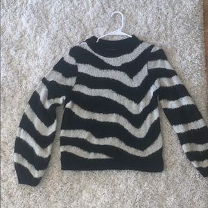 Super cute over sized sweater!!!🤍